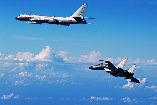 Démonstration de force de l’aviation chinoise près d’Okinawa